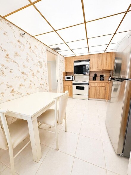 Building Photo - 4015 W Palm Aire Dr