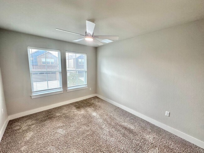 Building Photo - Modern 3-Bedroom, 2.5-Bathroom in Easton Park!