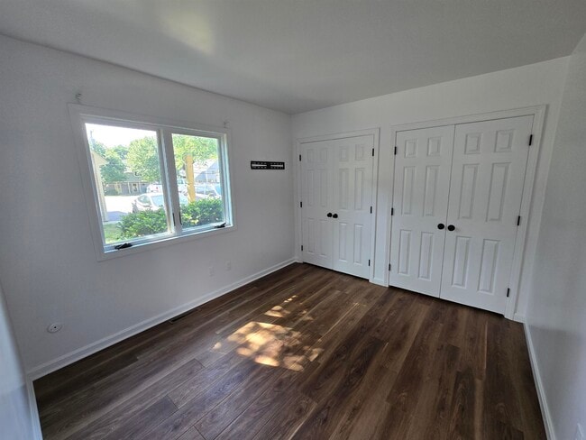 Building Photo - 103 Spinnaker Way