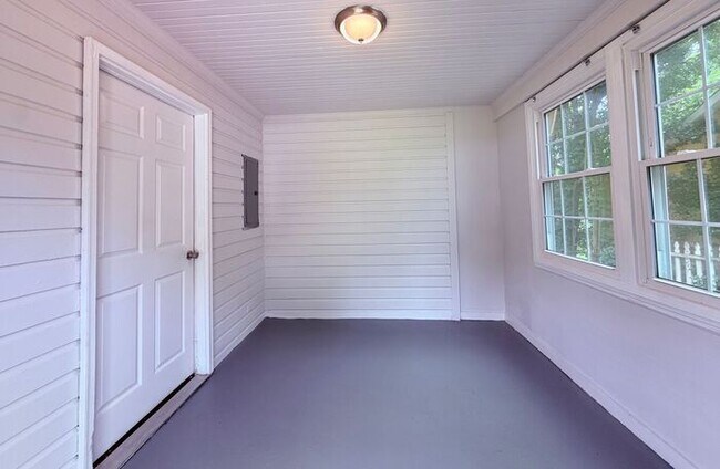 Building Photo - Venetian Hills Hidden Gem! 3 Bed - 2 Bath Near Fort McPherson, Available NOW!