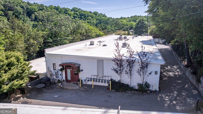 Building Photo - 585 White Cir