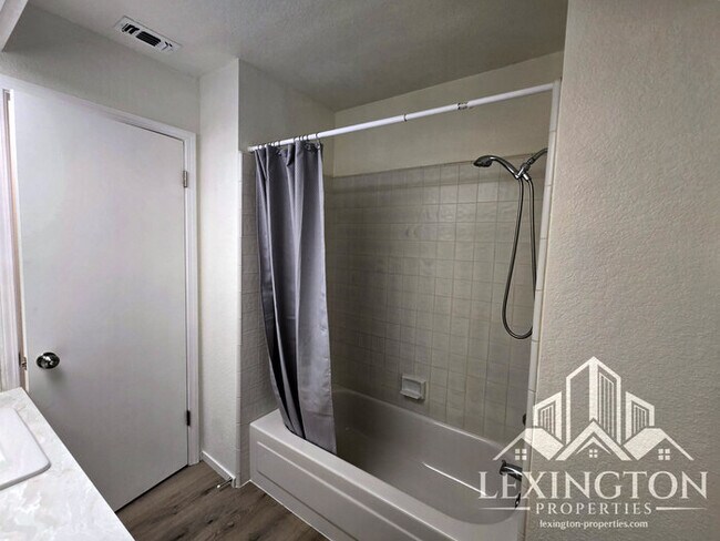 Building Photo - Beautifully Updated, 4BD/3BA, Home in Rocklin – Excellent Location!