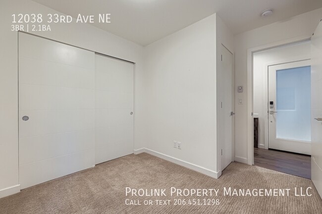 Building Photo - 12038 33rd Ave NE