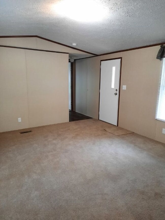 Building Photo - $1,000 - 2 Bedroom / 2 Bath Mobile Home in...