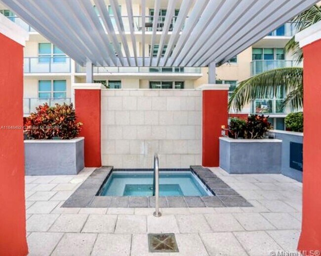 Building Photo - 1155 Brickell Bay Dr