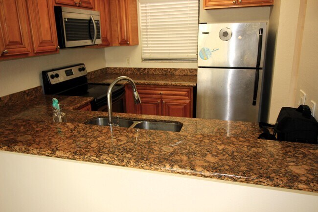 Building Photo - 1513 Lake Crystal Dr