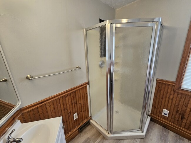 Building Photo - 4916 E 85th St