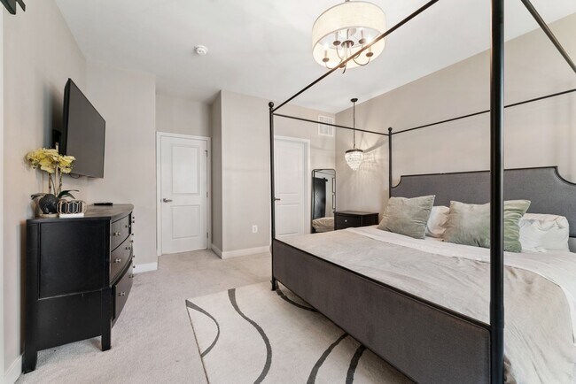 Building Photo - Welcome to your dream townhome - Spacious ...