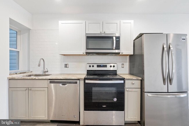 Building Photo - 810 Diamond St