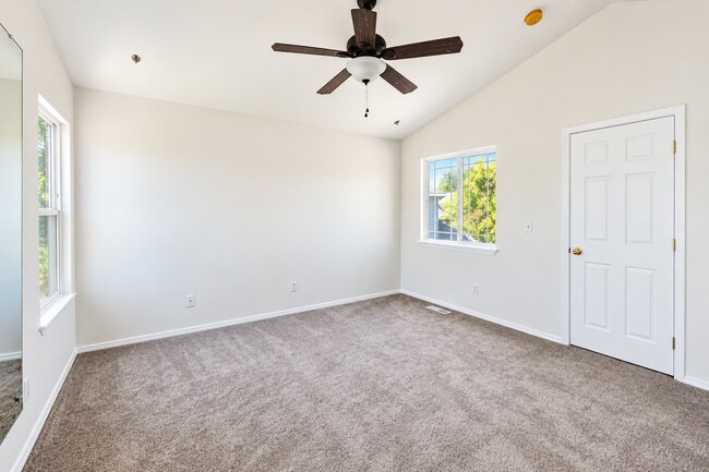 Building Photo - 3 Bed / 2 Bath Home on Quiet Cul-de-Sac