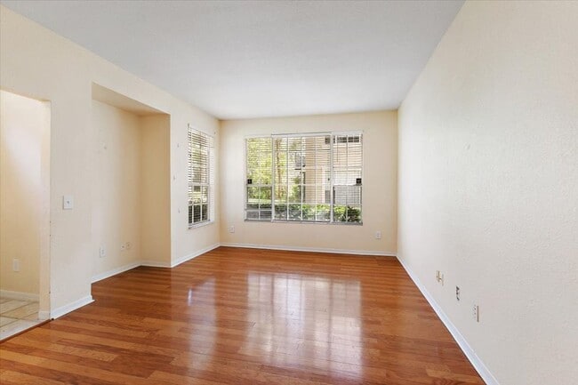 Building Photo - Highly desired Bishops Court Community condo!