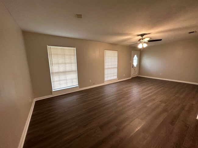 Building Photo - Beautiful 3 Bedroom Home in Bossier!