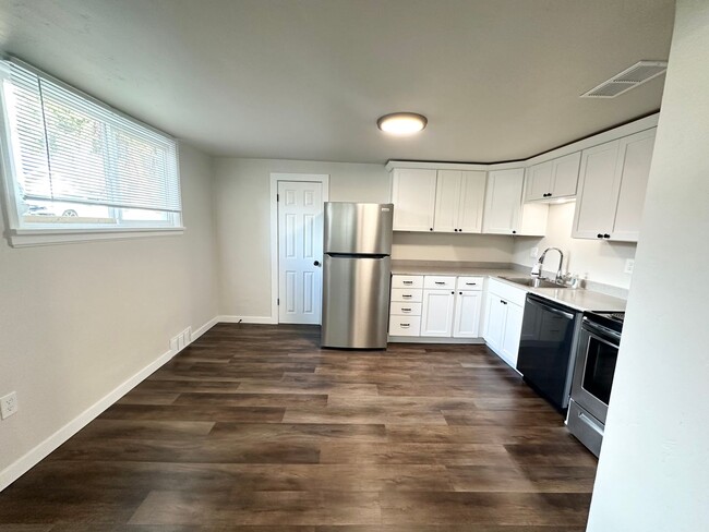 Building Photo - Rent with confidence! Across the street from College of Idaho!