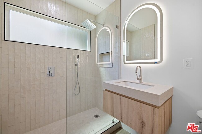 Building Photo - 3926 S Ridgeley Dr