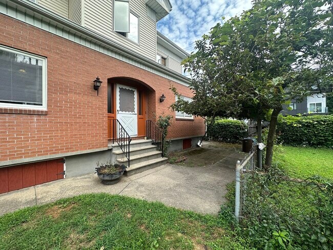 Building Photo - 30 South St