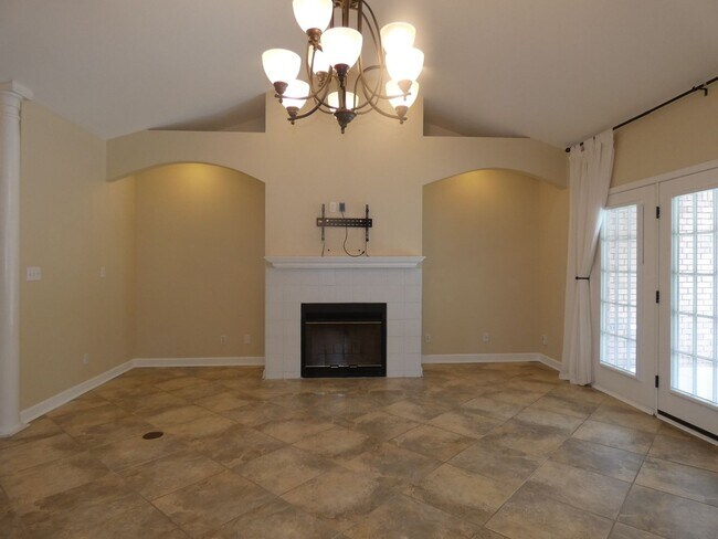 Building Photo - Spacious 4-Bedroom Pool Home