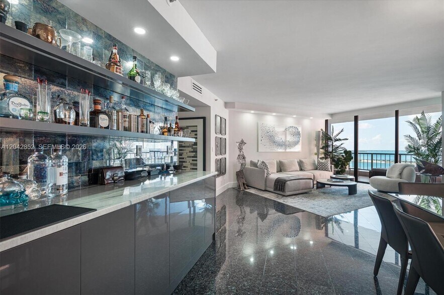 Building Photo - 1581 Brickell Ave