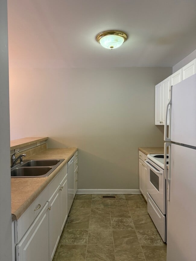 Building Photo - 101 Daughety Ct