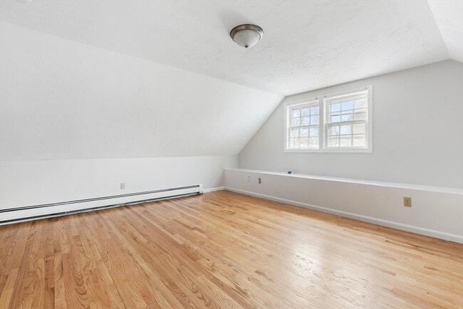 Building Photo - 1800 River St