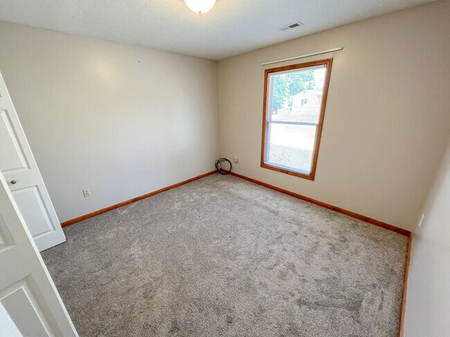 Building Photo - 681 Maple Ave