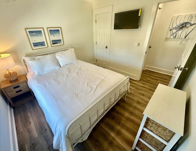 Building Photo - 44 Red Cedar St