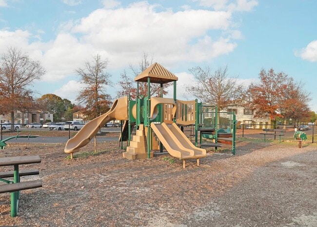 Building Photo - 15 Devon Pl