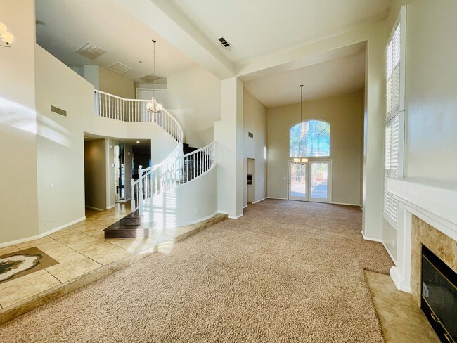 Building Photo - COMING SOON: Hardwood floors, freshly pain...