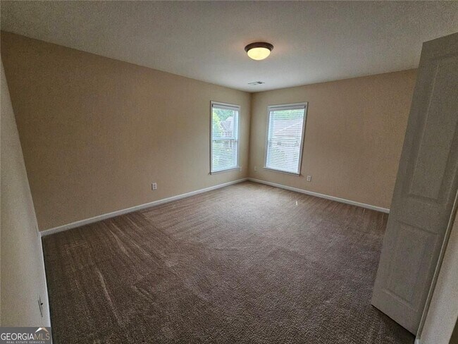 Building Photo - 3755 Long Lake Dr