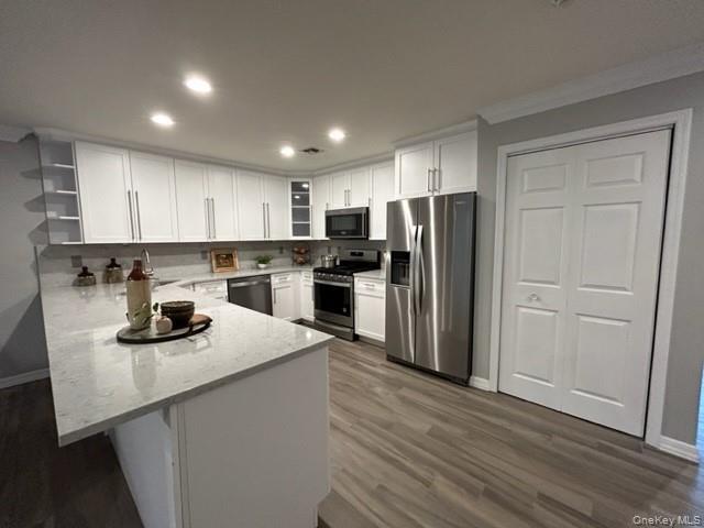 Building Photo - 98 Village Green Dr