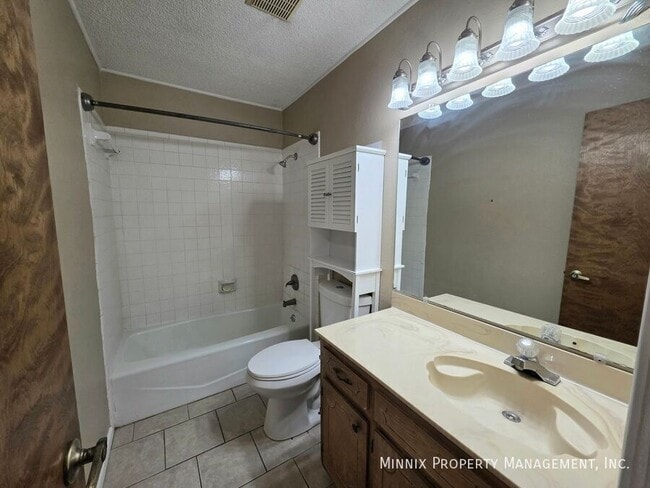 Building Photo - 4800 Dentcrest Dr