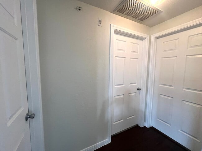 Building Photo - 2320 Gracy Farms Ln