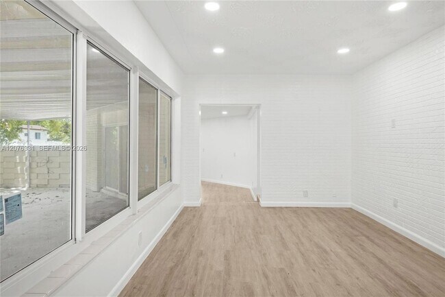 Building Photo - 1701 NW 19th Ave