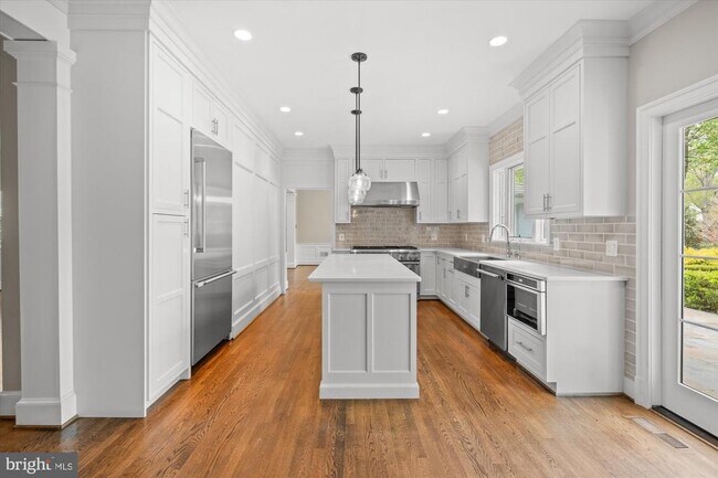 Building Photo - 4905 Dorset Ave