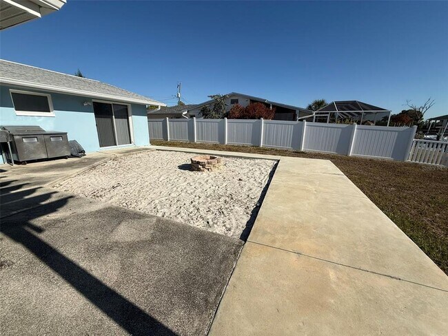 Building Photo - 121 Carlisle Ave NW