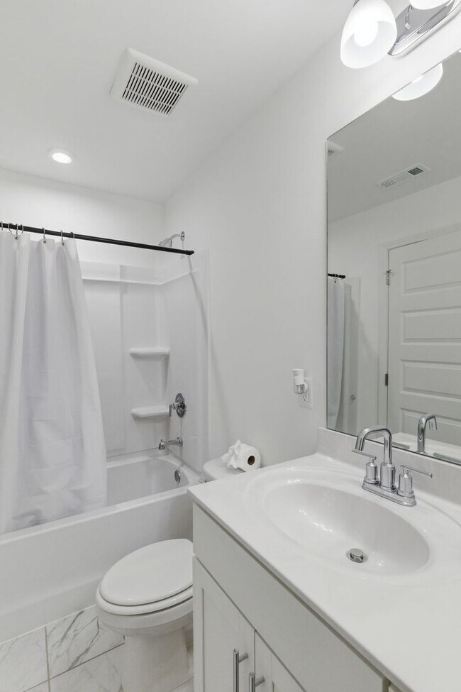 Building Photo - Mount Juliet Home