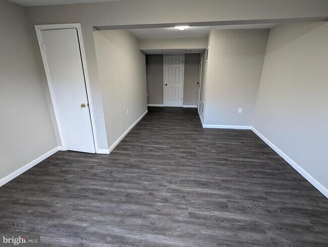 Building Photo - 1680 Thenia Pl