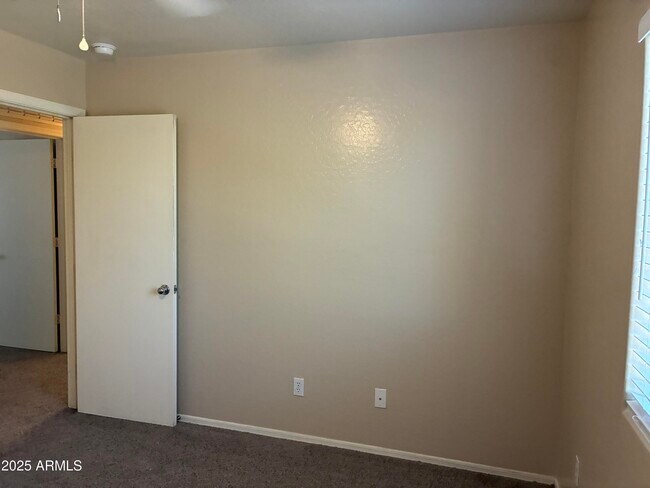 Building Photo - 7207 S Sunrise Way