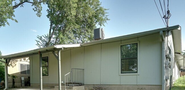 Building Photo - 304 John N Garner Cir