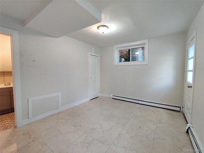 Building Photo - 20 Noxon St