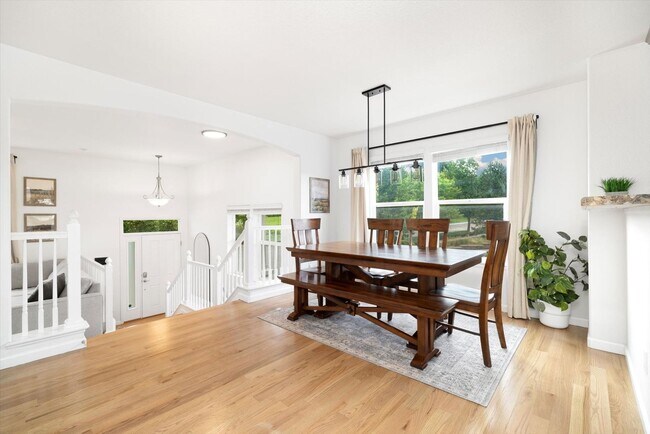 Building Photo - 3 Bed 3 Bath Castle Rock Townhome!