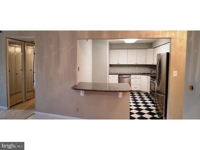 Building Photo - 21122 Valley Forge Cir