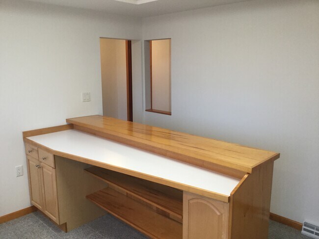 Building Photo - 2309 Wellington St