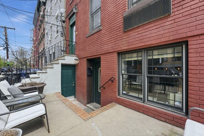 Building Photo - 405 Bloomfield St