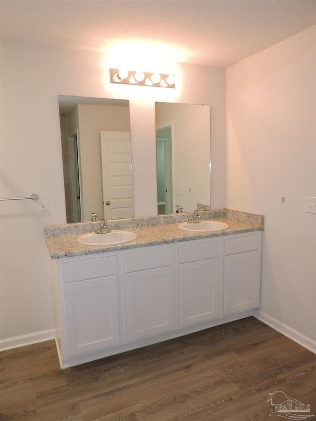 Building Photo - 5427 Peach Dr