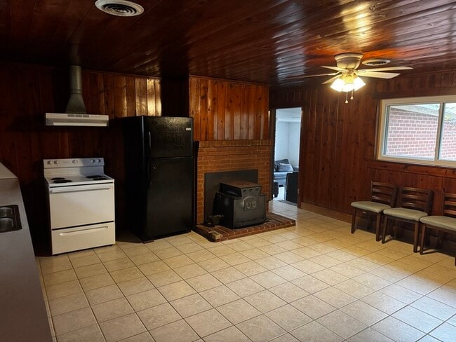 Building Photo - 215 Clark Rd