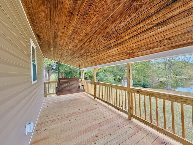 Building Photo - Renovated 1 Bedroom/1 Bathroom Home with C...