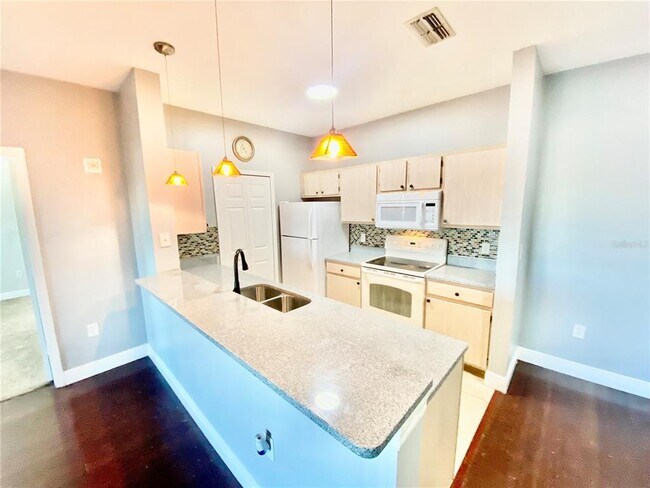 Building Photo - 5451 Vineland Rd