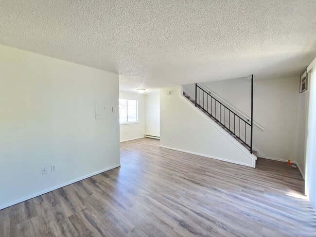 Building Photo - $1,150 - 1 Bed / 1 Bath Bright and Airy Condo on Spokane River