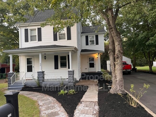 Building Photo - 220 N Locust Ave