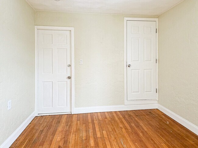 Building Photo - 49 Irving St